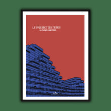Charger l&#39;image dans la galerie, affiche de la plagne encadrée représentant le paquebot des neiges. L&#39;arrière plan est uni de couleur rouge et le bâtiment est de couleur bleu. Son format est de 50 x 70 cm. Cette affiche est créé par marie alice vous emmene et est imprimé en France à Grenoble.