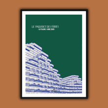 Charger l&#39;image dans la galerie, affiche de la plagne représentant le paquebot des neiges encadré. L&#39;arrière plan est uni de couleur vert et le bâtiment est de couleur blanc et bleu. Son format est de 50 x 70 cm. Cette affiche est créé par marie alice vous emmene et est imprimé en France à Grenoble.