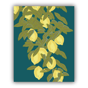 affiche dessinée et colorée par mes soins représentant des fruits: les citrons. L'arrière plan est de couleur bleu canard, les citrons sont jaunes. Le format est 40 x 50 cm . Elle est imprimée en France à Grenoble. 