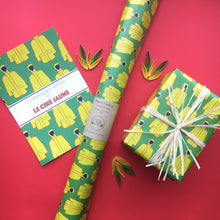 Charger l&#39;image dans la galerie, Papier cadeau breton motif de ciré jaune avec un paquet cadeau par marie alice vous emmene.