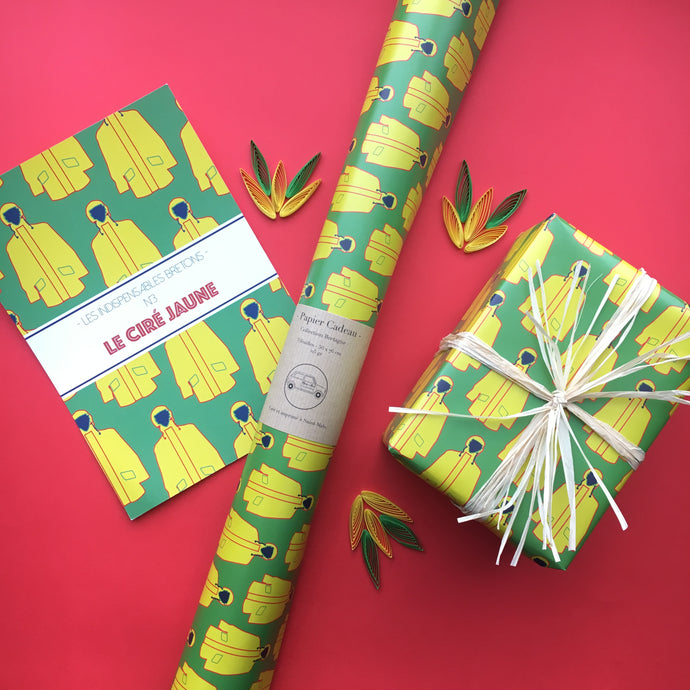 Papier cadeau breton motif de ciré jaune avec un paquet cadeau par marie alice vous emmene.